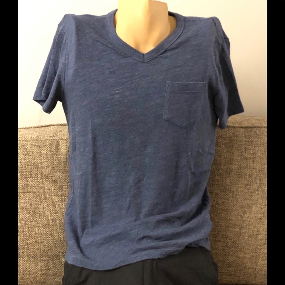 Men’s slub v-neck pocket tee